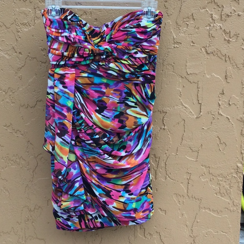 Jodi Kristopher, Colorful strapless mini dress